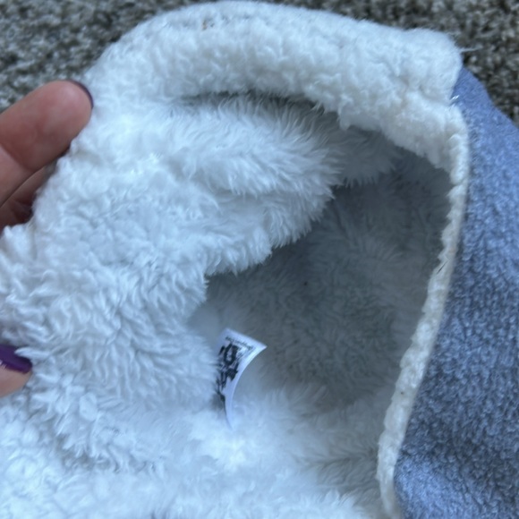 Toddler boy matching glove and hat set size 12-18 months gray, hat is white/gray - Picture 2 of 5